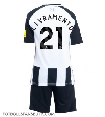 Newcastle United Tino Livramento #21 Replika Hemmatröja Barn 2024-25 Kortärmad (+ Korta byxor)